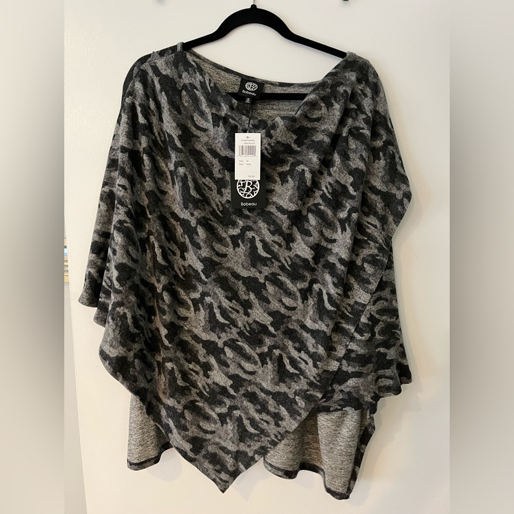Bobeau poncho top - NWT - Size M - gray camo print
